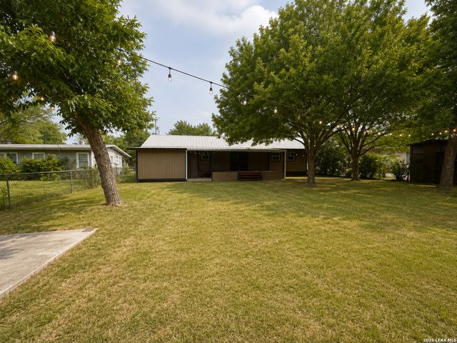 959 E IRELAND ST, Seguin, TX 78155