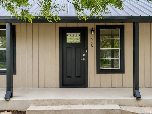 959 E IRELAND ST, Seguin, TX 78155