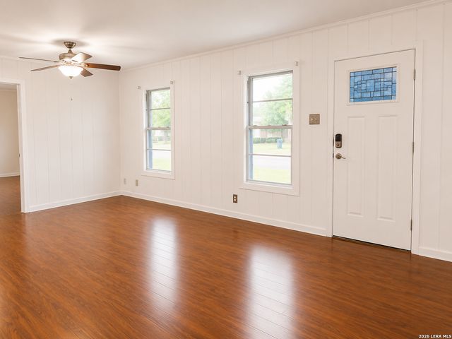 959 E IRELAND ST, Seguin, TX 78155