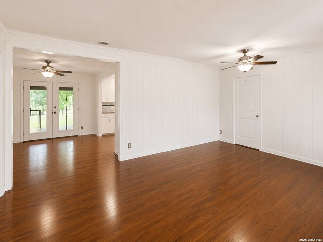 959 E IRELAND ST, Seguin, TX 78155