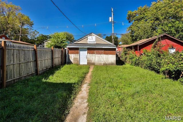 7613 Virginia Avenue, St Louis, MO 63111