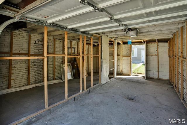 7613 Virginia Avenue, St Louis, MO 63111