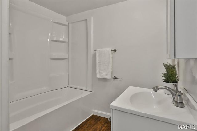 7613 Virginia Avenue, St Louis, MO 63111