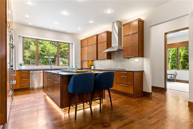 25075 W 105th Terrace, Olathe, KS 66061