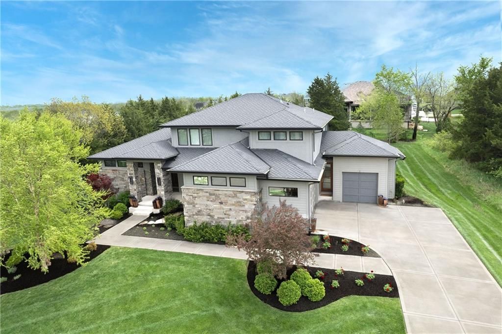 25075 W 105th Terrace, Olathe, KS 66061