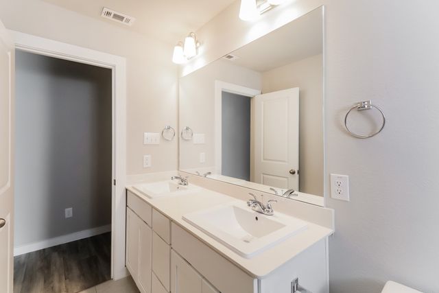 332 Niki Drive, Lewisville, TX 75057