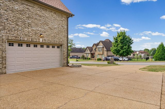 510 Falcon Crk, Lebanon, TN 37087