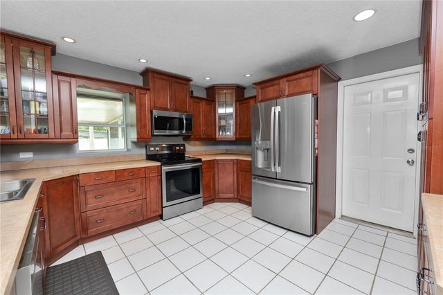 2646 HANDLEY BOULEVARD, Lakeland, FL 33803