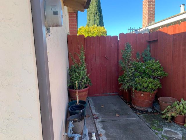 6363 Marguerite Dr, Newark, CA 94560