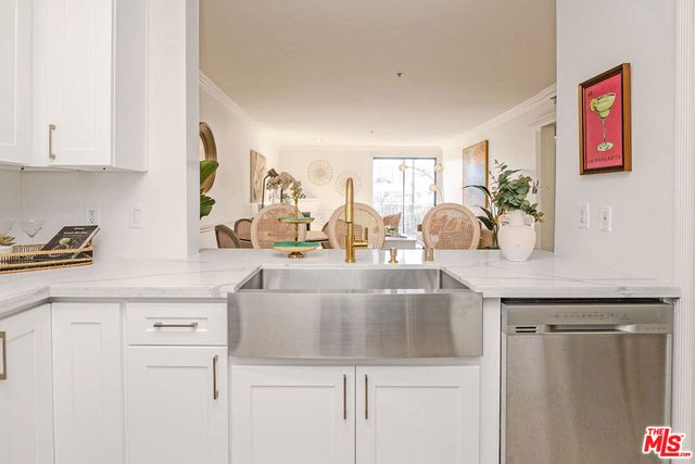 625 S Berendo Street 203, Los Angeles, CA 90005