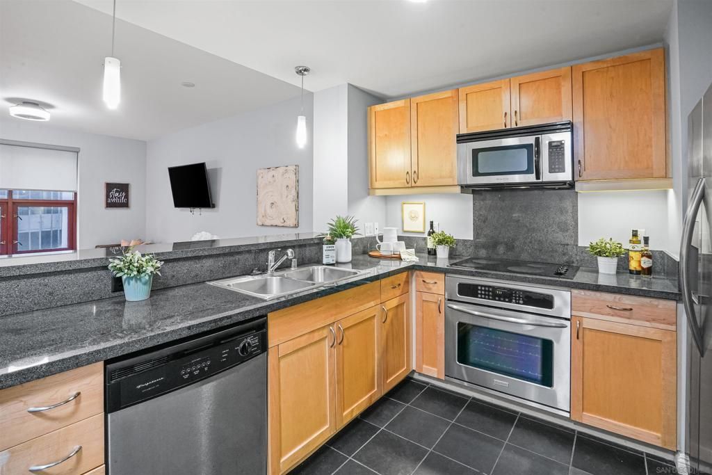 1150 J St 523, San Diego, CA 92101 — photo 2