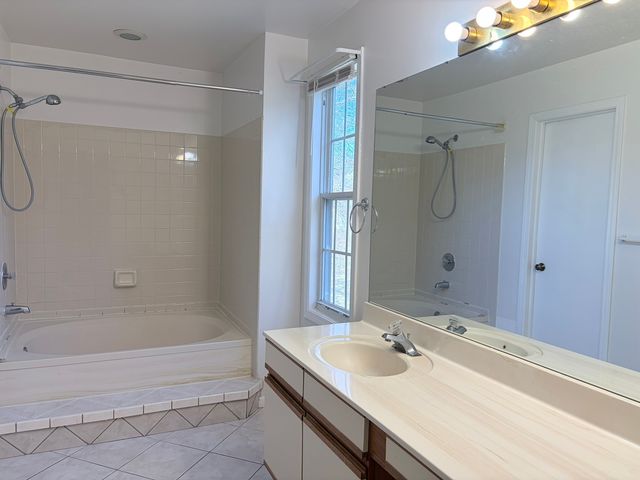 1428 W Sapphire Drive, Hoffman Estates, IL 60192