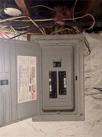 828 Frank, Mckees Rocks, PA 15136