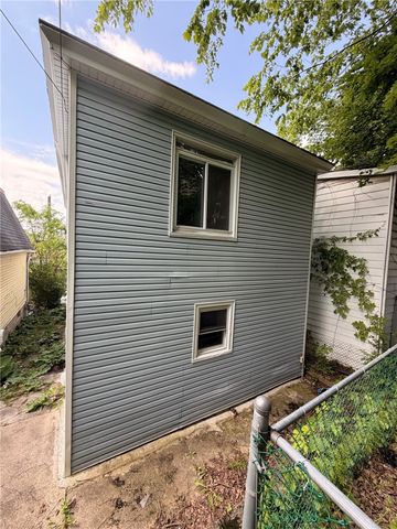 828 Frank, Mckees Rocks, PA 15136