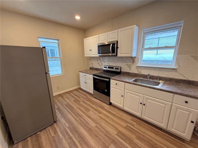 828 Frank, Mckees Rocks, PA 15136