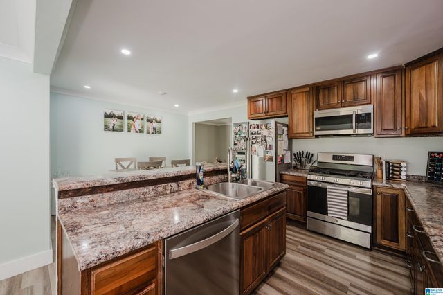 695 MOSS ROCK CIRCLE, Warrior, AL 35180