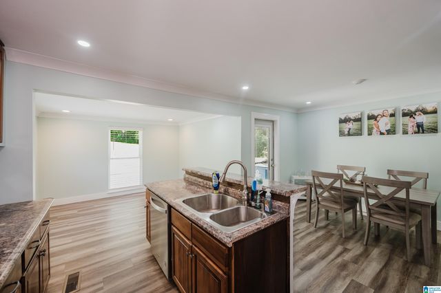 695 MOSS ROCK CIRCLE, Warrior, AL 35180