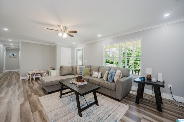 695 MOSS ROCK CIRCLE, Warrior, AL 35180