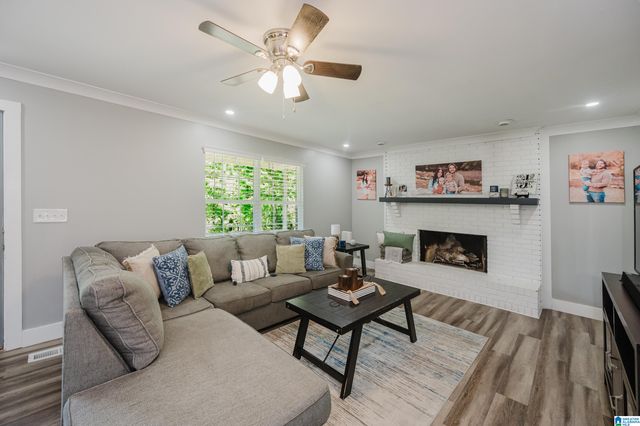 695 MOSS ROCK CIRCLE, Warrior, AL 35180