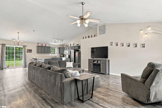 270 Chateau Street, Boiling Springs, SC 29316