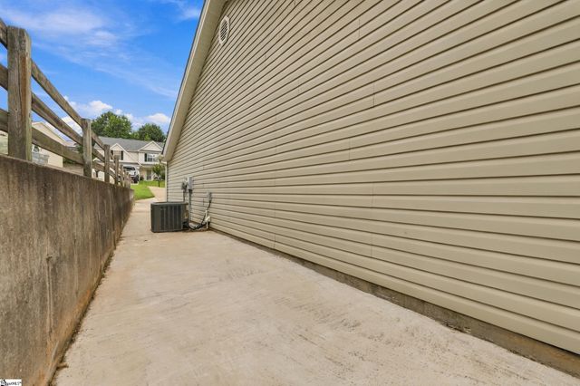 270 Chateau Street, Boiling Springs, SC 29316