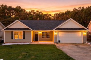 270 Chateau Street, Boiling Springs, SC 29316