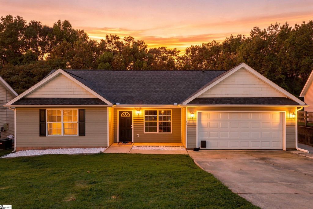 270 Chateau Street, Boiling Springs, SC 29316