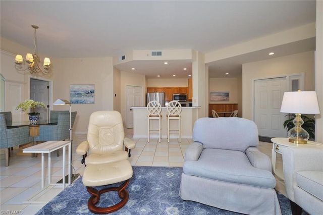 17040 Willowcrest WAY 301, Fort Myers, FL 33908