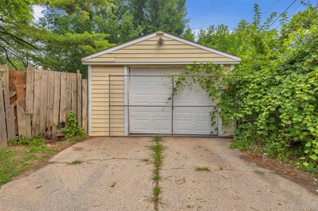 6300 Warwick Street, Detroit, MI 48228