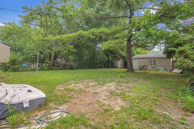 6300 Warwick Street, Detroit, MI 48228