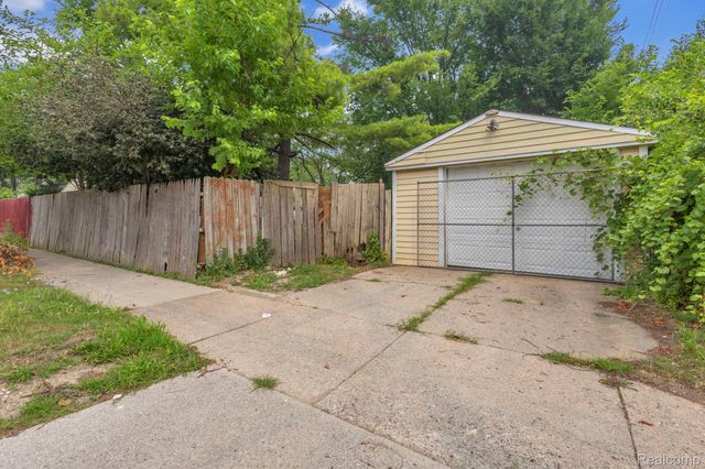 6300 Warwick Street, Detroit, MI 48228