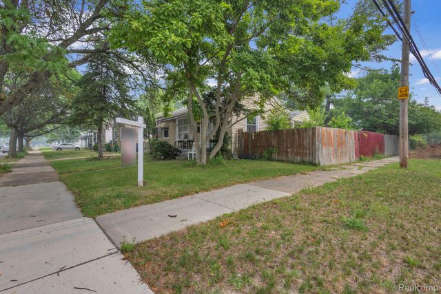 6300 Warwick Street, Detroit, MI 48228