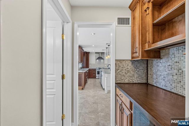 6 Park Lane, Jefferson Township, NJ 07438