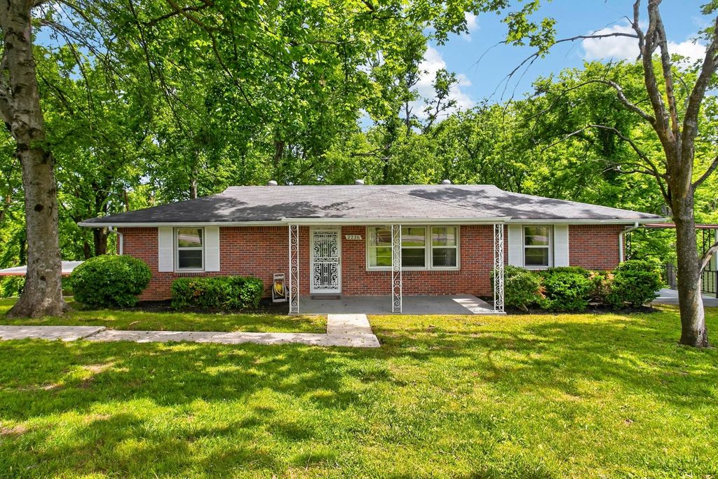 2226 Weona Dr, Nashville, TN 37214