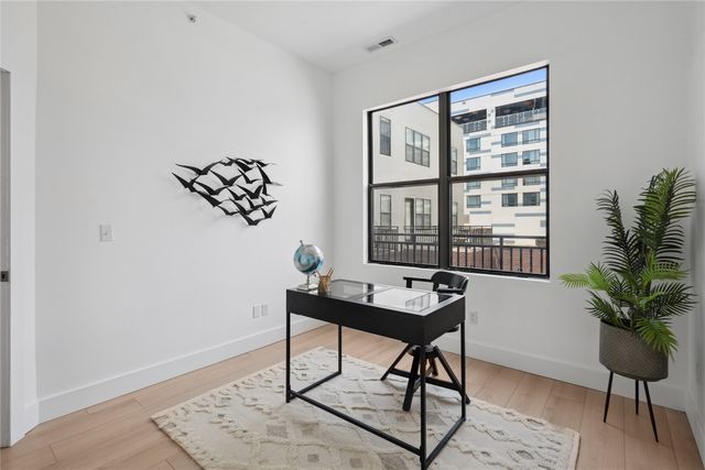 400 E Locust Street 213, Des Moines, IA 50309