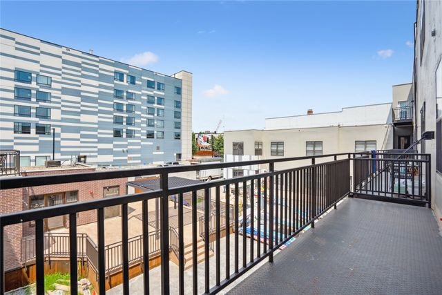 400 E Locust Street 213, Des Moines, IA 50309