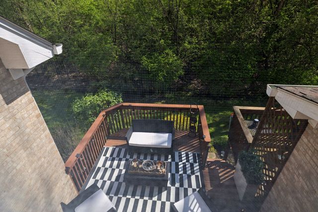 11133 Indian Woods Drive, Indian Head Park, IL 60525
