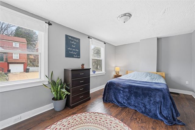 1414 Brinton Rd, Braddock Hills, PA 15221