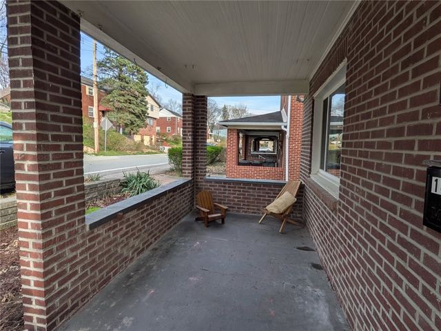 1414 Brinton Rd, Braddock Hills, PA 15221