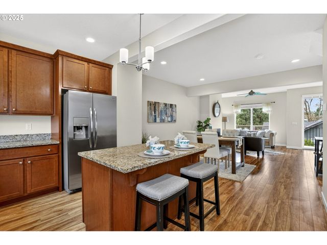 464 Ne 3RD Ave, Canby, OR 97013