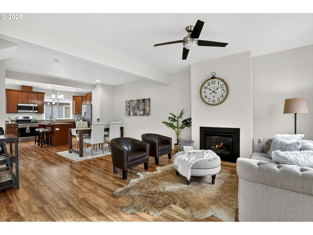 464 Ne 3RD Ave, Canby, OR 97013