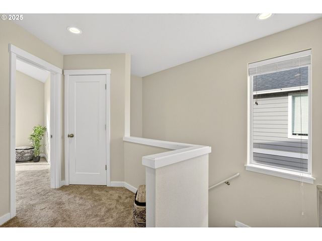 464 Ne 3RD Ave, Canby, OR 97013