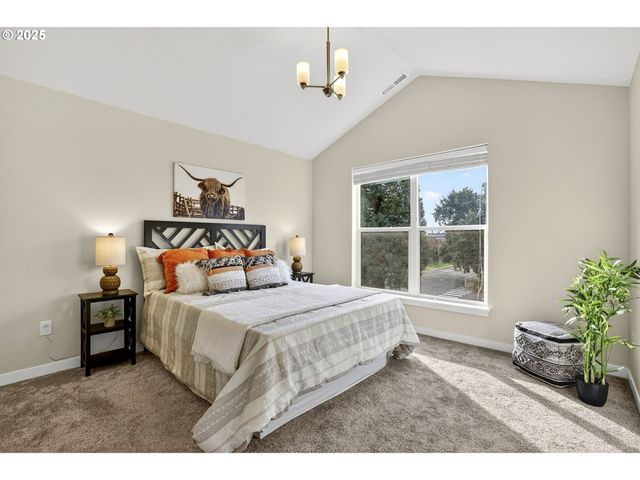 464 Ne 3RD Ave, Canby, OR 97013