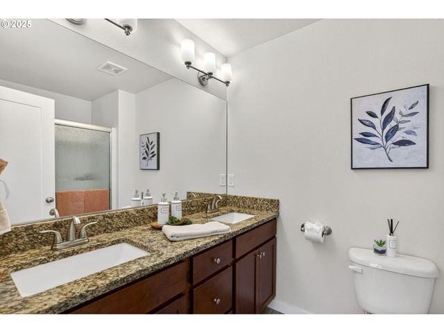 464 Ne 3RD Ave, Canby, OR 97013