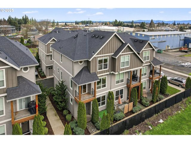 464 Ne 3RD Ave, Canby, OR 97013