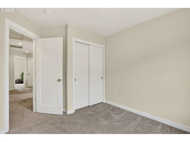 464 Ne 3RD Ave, Canby, OR 97013