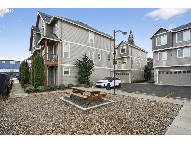 464 Ne 3RD Ave, Canby, OR 97013