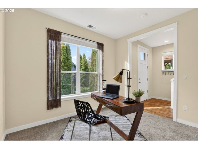 464 Ne 3RD Ave, Canby, OR 97013