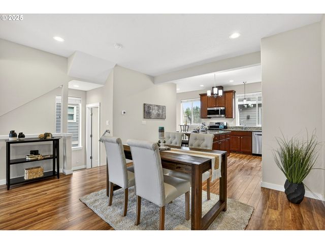 464 Ne 3RD Ave, Canby, OR 97013