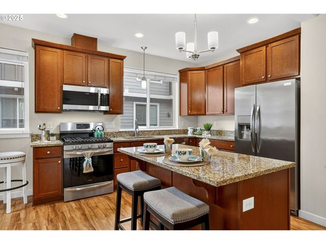 464 Ne 3RD Ave, Canby, OR 97013